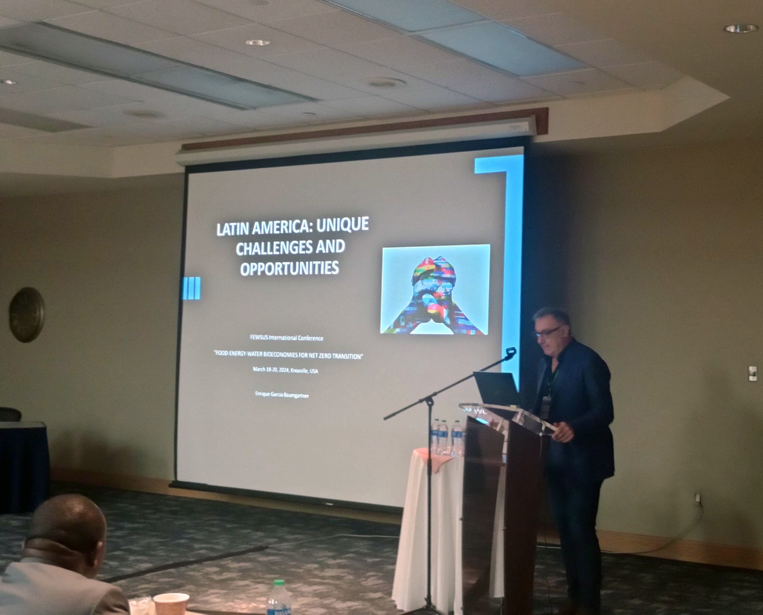Nuestro CEO en el  2024 simposio anual del FEWSUS